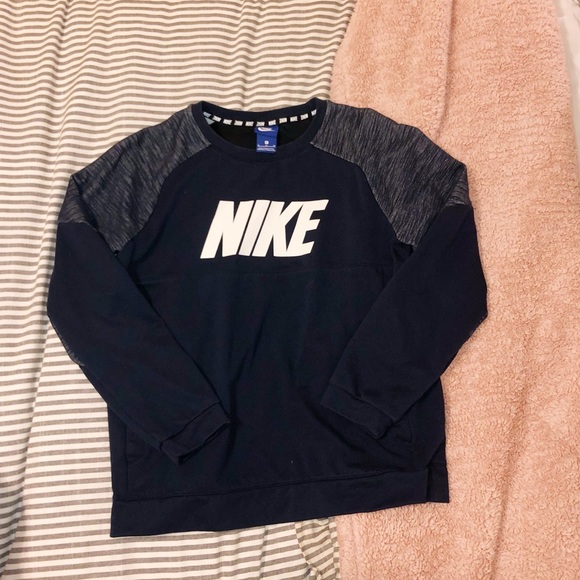 Nike Pullover - Picture 2 of 3